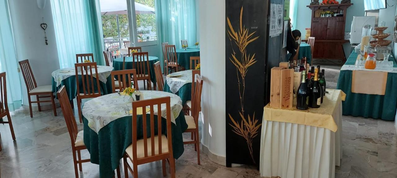 Hotel Santini Римини Экстерьер фото