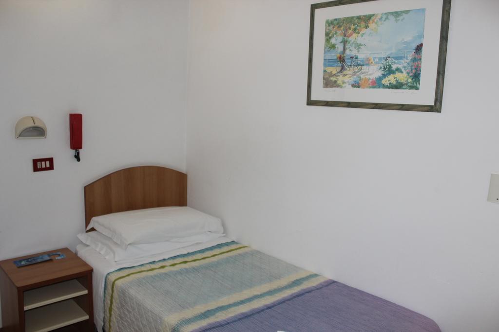 Hotel Santini Римини Номер фото