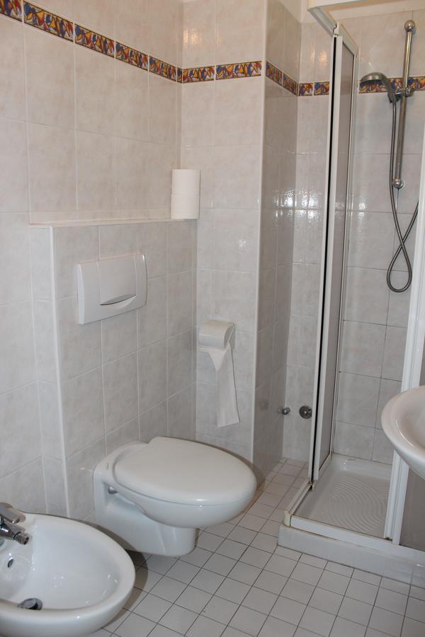 Hotel Santini Римини Номер фото